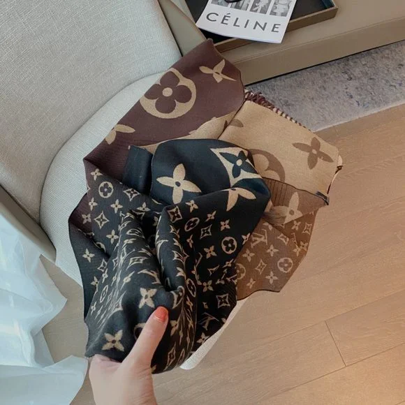 💎✨AUTHENTIC✨💎Louis Vuitton scarf - Picture 5 of 5